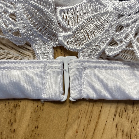 2 Lovely bras - Picture 11 of 16